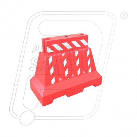 Water fillable barrier